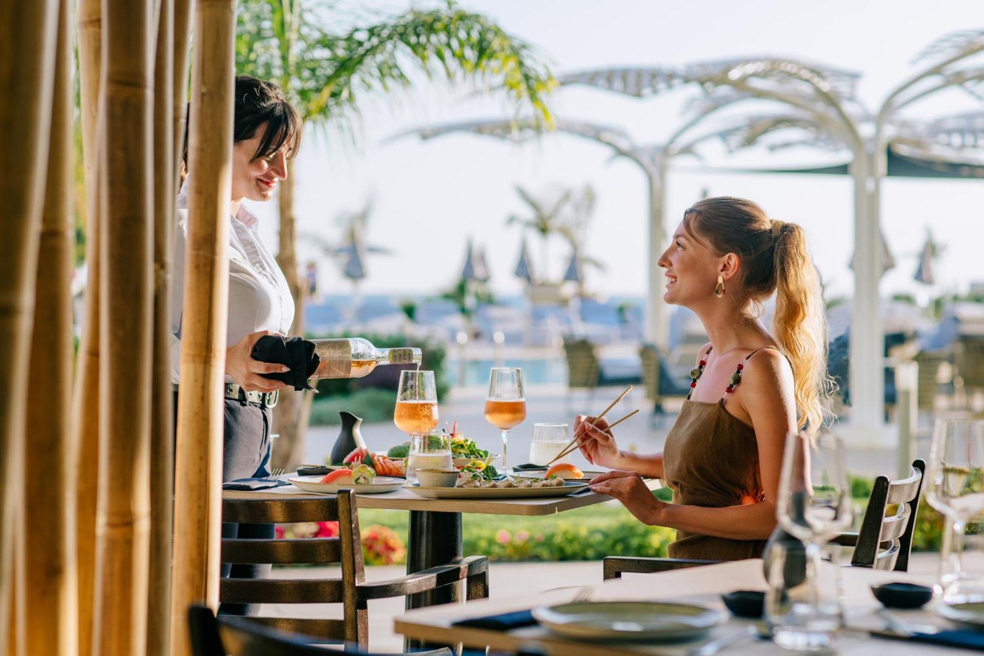 Ivi Mare - Designed For Adults By Louis Hotels Geroskipou エクステリア 写真 A waitress serving a guest at a restaurant