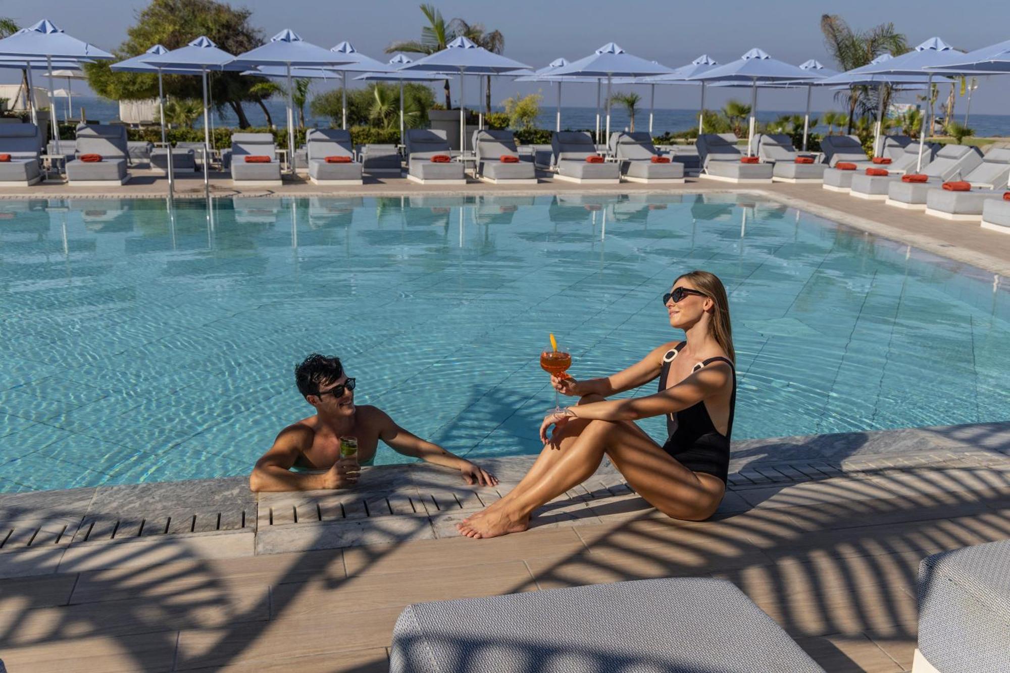 Ivi Mare - Designed For Adults By Louis Hotels Geroskipou エクステリア 写真 Pool at the hotel