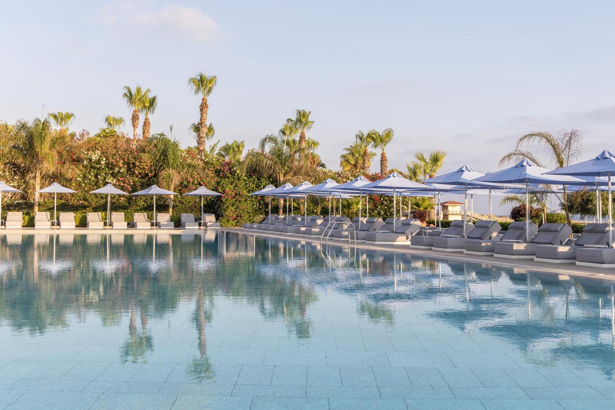 Ivi Mare - Designed For Adults By Louis Hotels Geroskipou エクステリア 写真 Pool at the hotel