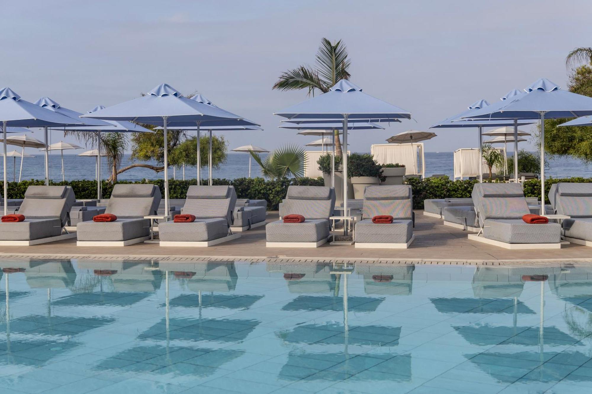 Ivi Mare - Designed For Adults By Louis Hotels Geroskipou エクステリア 写真 The swimming pool at the hotel