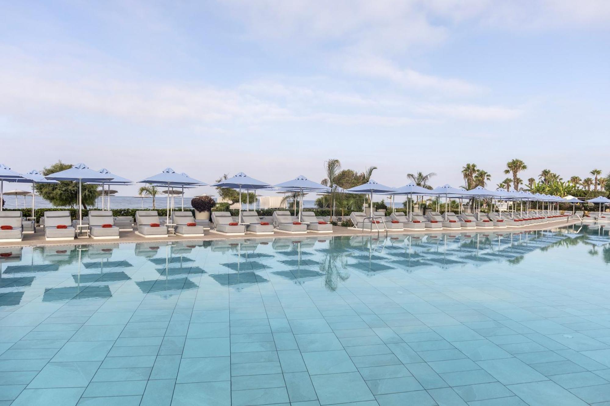 Ivi Mare - Designed For Adults By Louis Hotels Geroskipou エクステリア 写真 Pool at the hotel