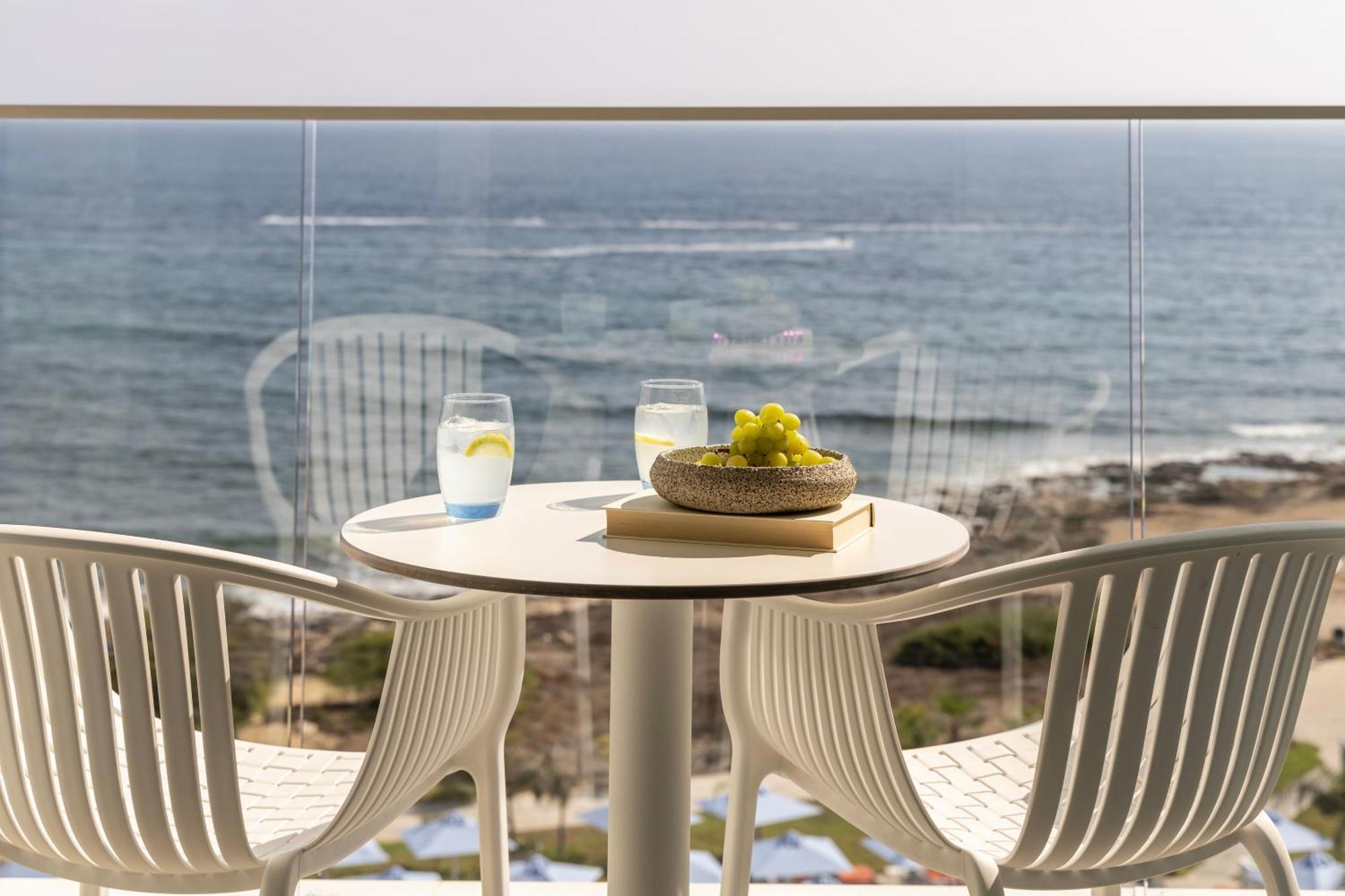 Ivi Mare - Designed For Adults By Louis Hotels Geroskipou エクステリア 写真 View from the hotel
