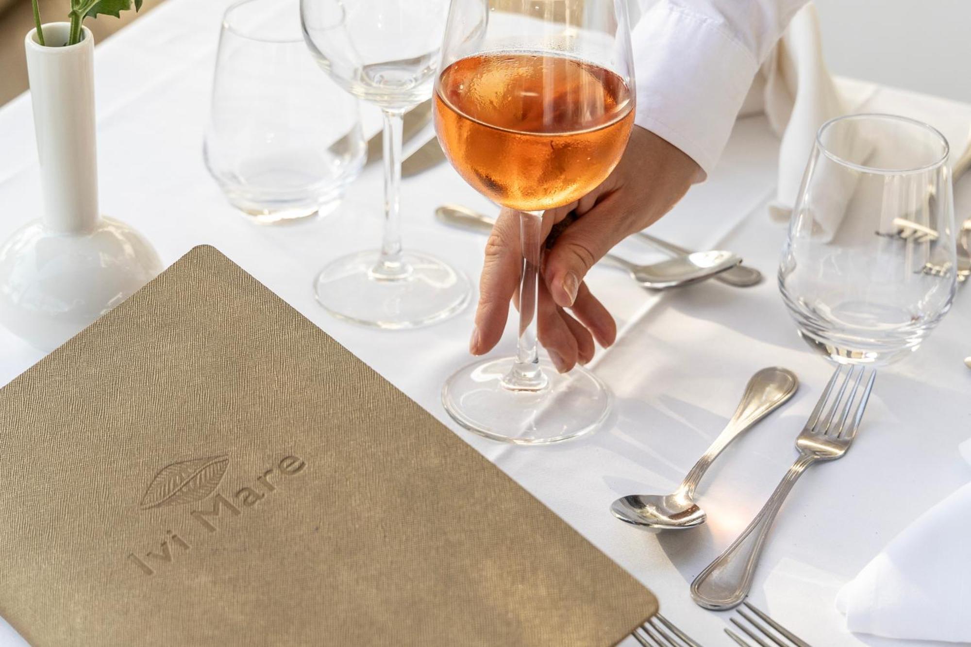 Ivi Mare - Designed For Adults By Louis Hotels Geroskipou エクステリア 写真 A wine menu