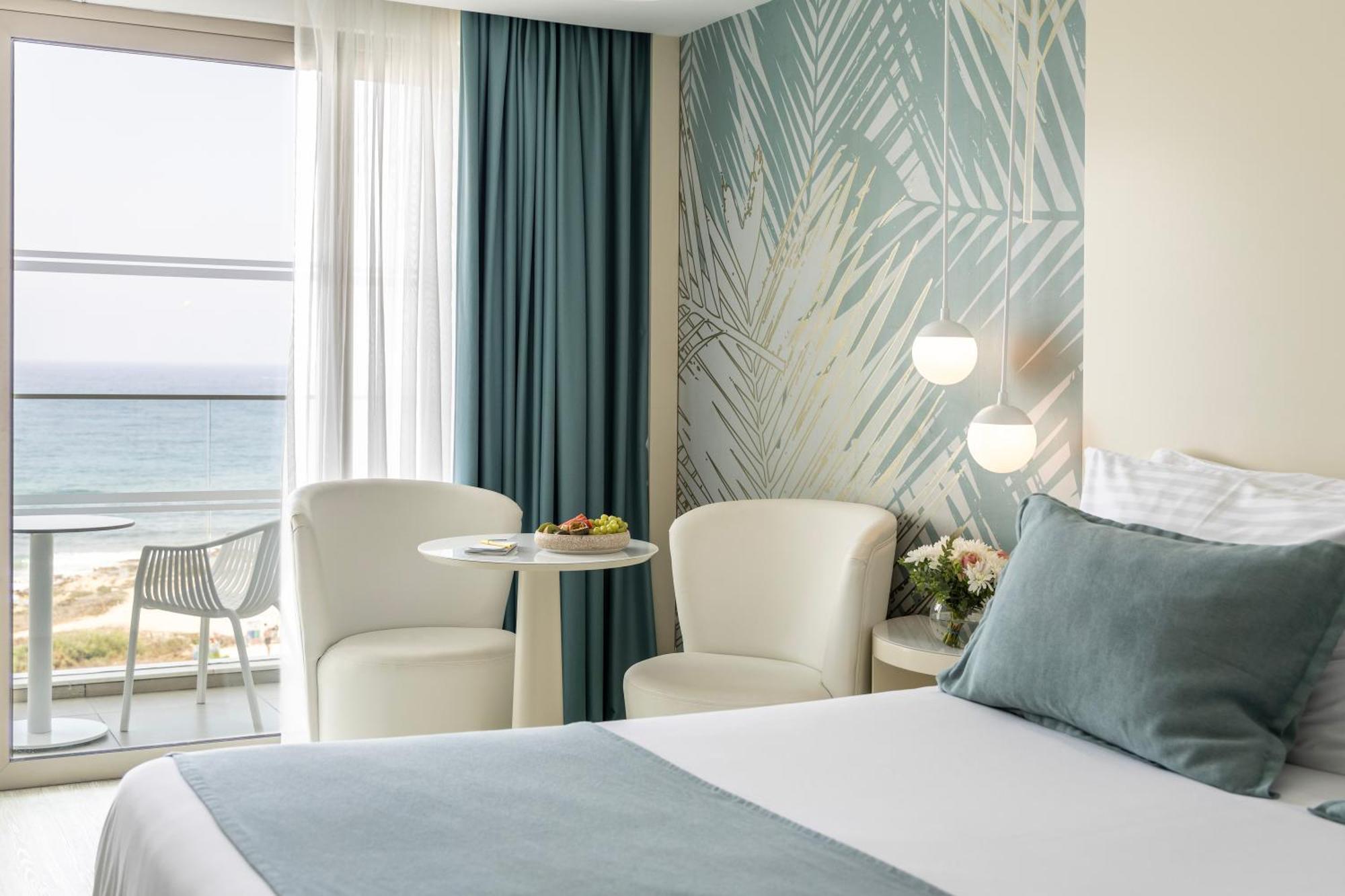 Ivi Mare - Designed For Adults By Louis Hotels Geroskipou エクステリア 写真 A room at the hotel