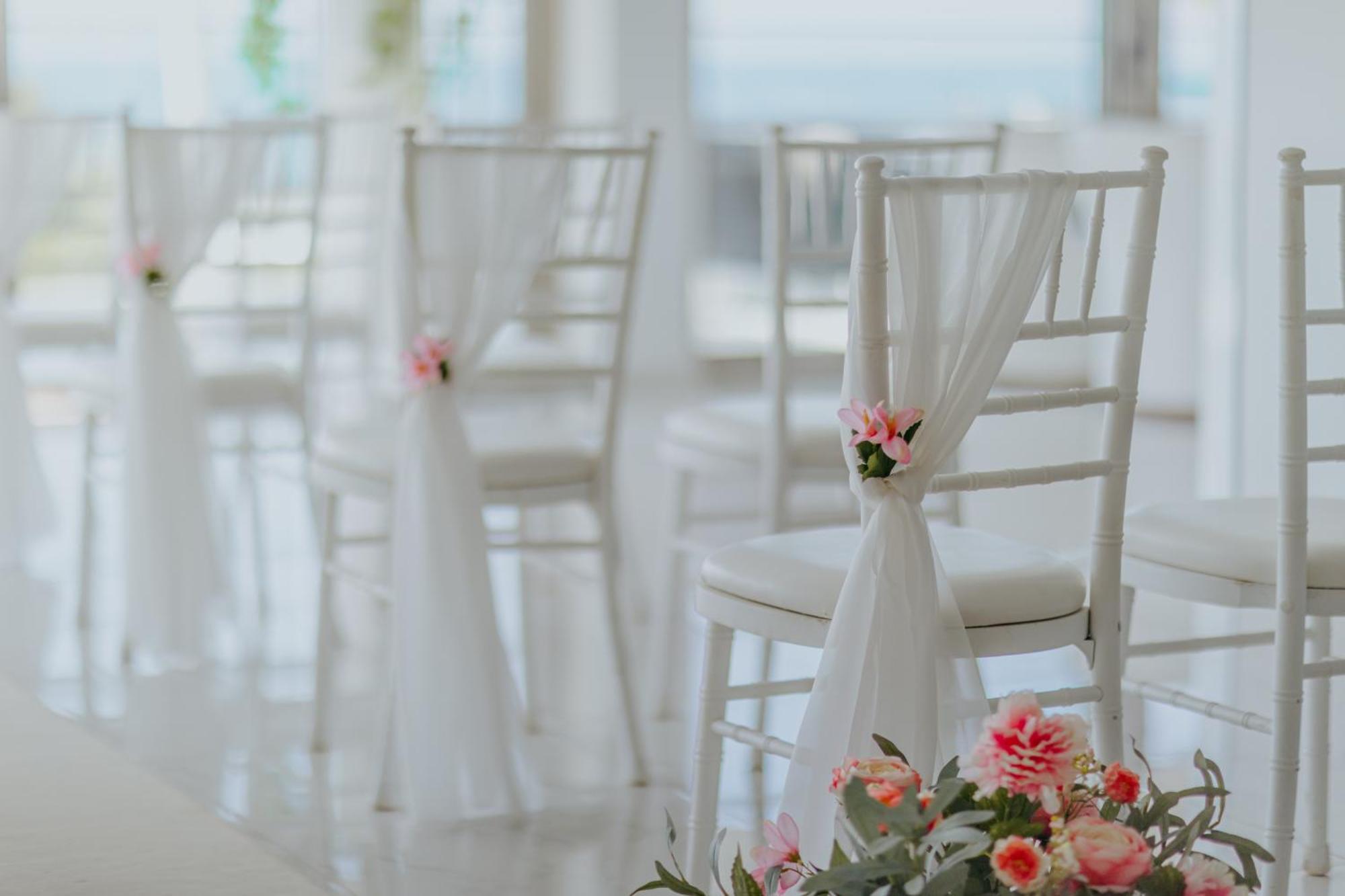 Ivi Mare - Designed For Adults By Louis Hotels Geroskipou エクステリア 写真 Chiavari chairs with sashes